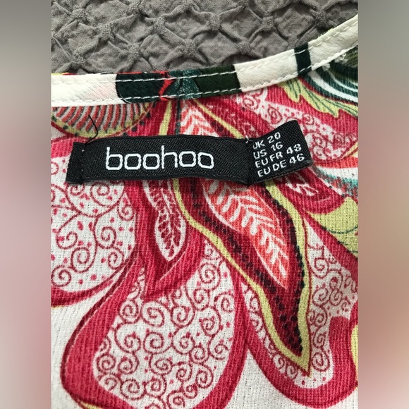 Boohoo beautiful floral dress. Perfect for most any occasion. EUC - Picture 5 of 13